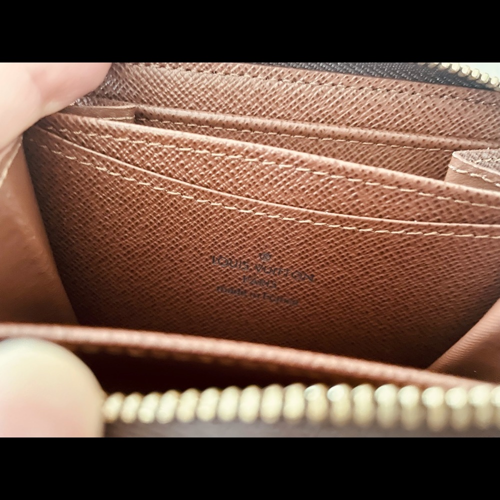 Authentic Louis Vuitton Zippy Coin Purse Monogram - Picture 7 of 10
